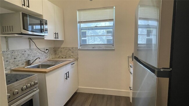 Building Photo - 1043 NW 2nd St