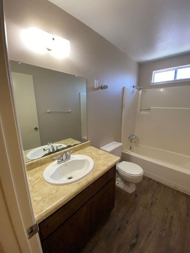 Building Photo - North Visalia Townhome Available Now
