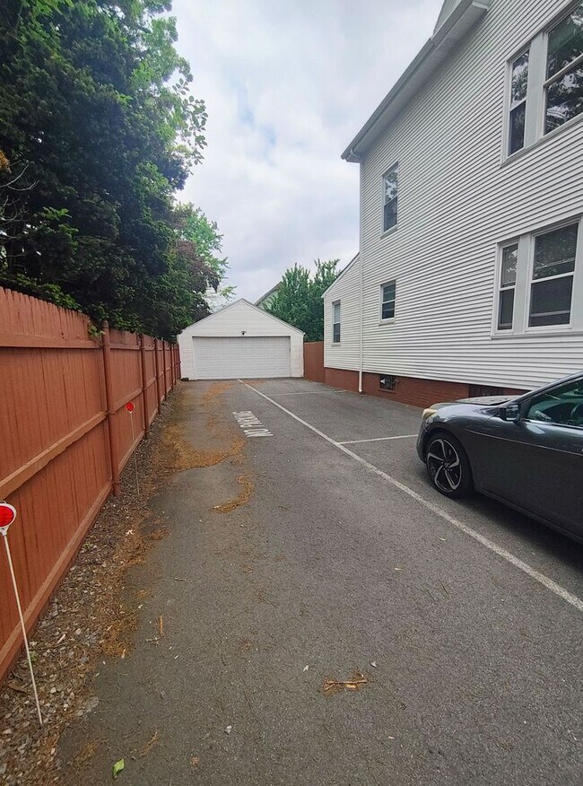 Building Photo - ****Cranston/Auburn Neighborhood - Two Bed...