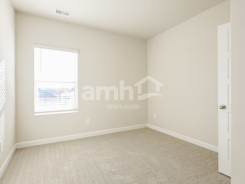 Building Photo - 794 Treeline Rd