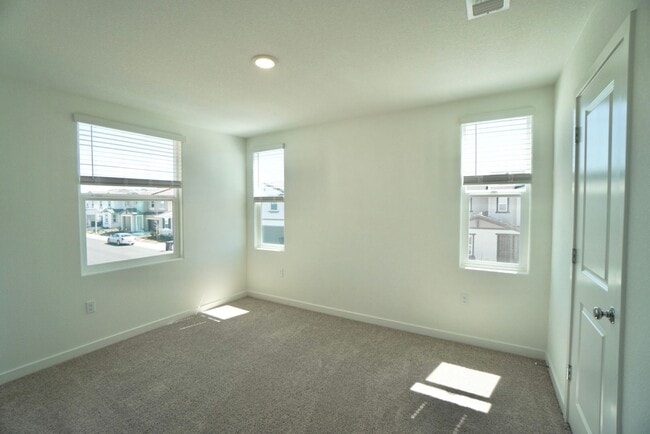 Building Photo - 1788 Eiffel St