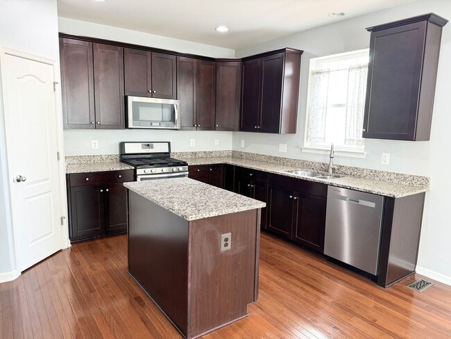Building Photo - COLONIAL FORGE TOWNHOUSE - STAFFORD (END UNIT)