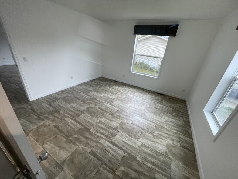 Building Photo - 16 Belmar St