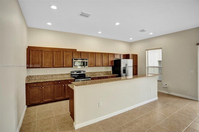 Building Photo - 9500 SW 167th Ave