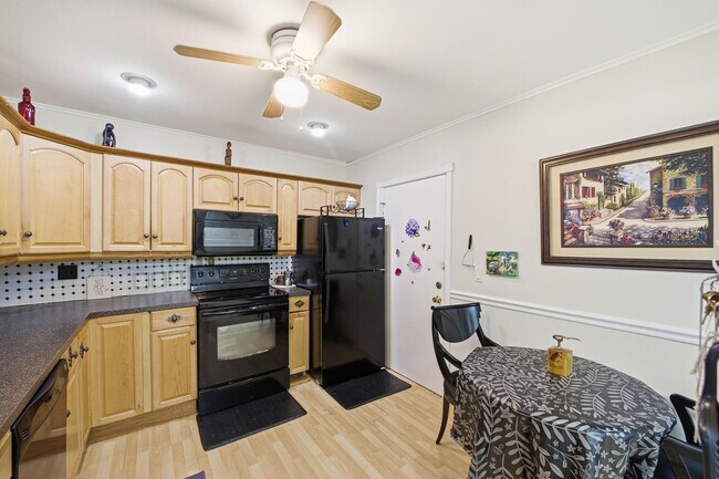 Building Photo - 4851 NW 21st St