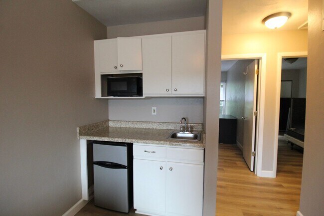 Building Photo - 1362 Bradley Dr