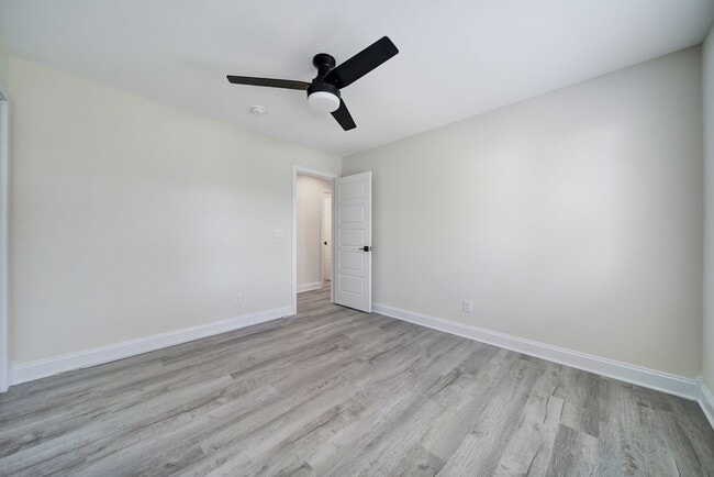Building Photo - Unique Single Family Home in Matthews!