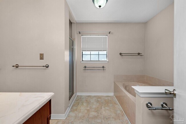 Building Photo - 10033 Via Grande