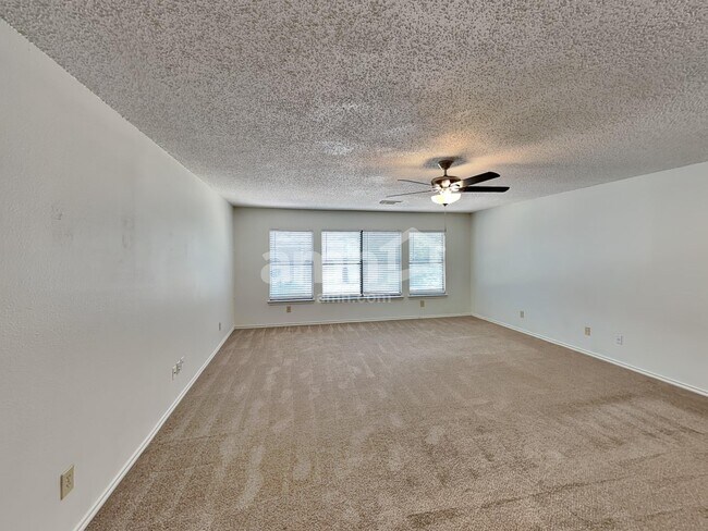 Building Photo - 2817 Lotus Park