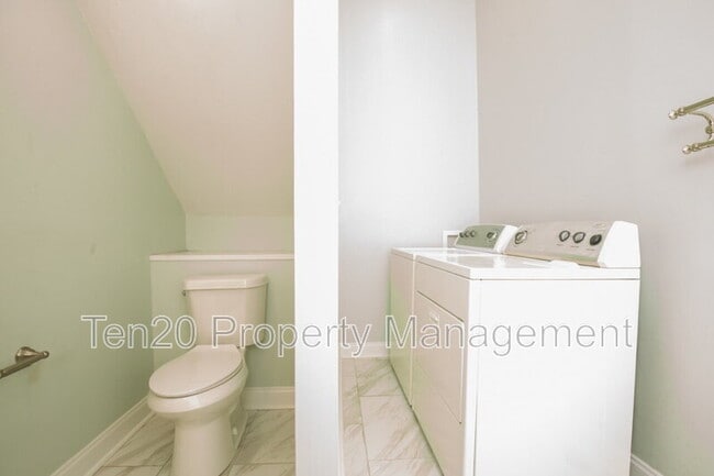 Building Photo - 811 3rd Ave