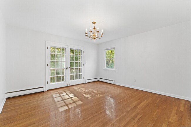 Building Photo - 494 Sawmill Rd