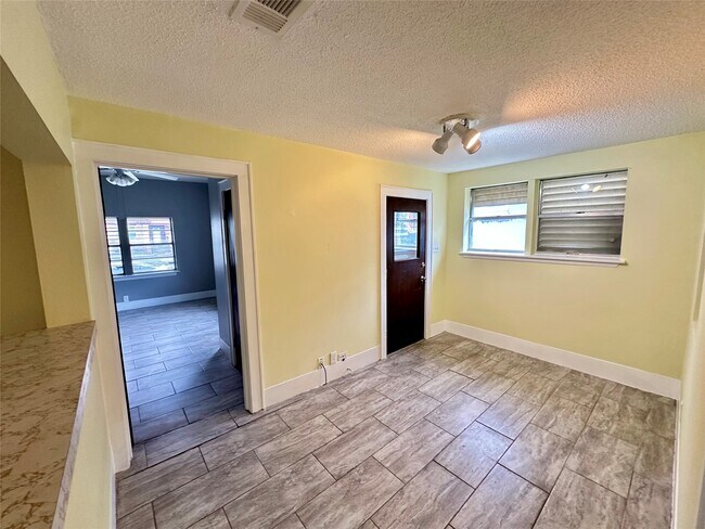 Building Photo - 3828 Avenue S 1/2