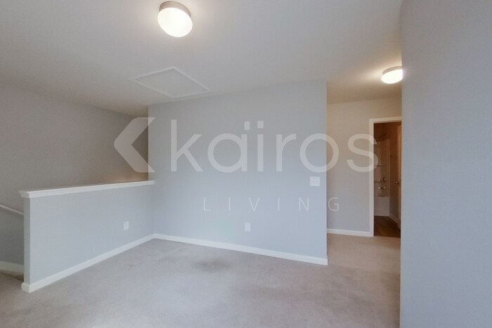 Building Photo - 10 Plymouth Ct