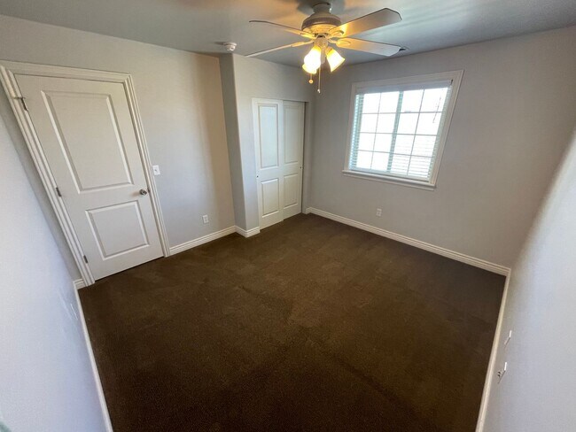 Building Photo - Beautiful 5 Bedroom Home in Daybreak