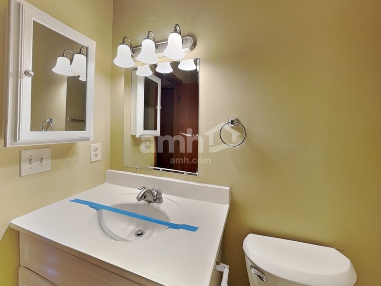 Building Photo - 2650 Willowgate Rd