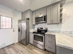 Building Photo - 2 Bedroom Unit, 1.5 baths with one assigne...