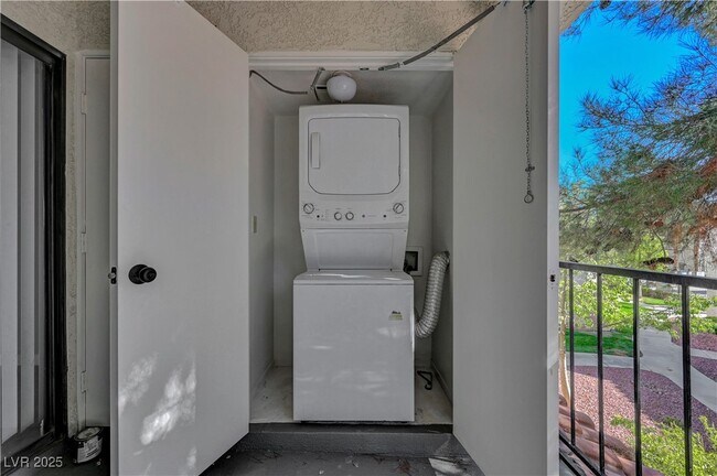 Building Photo - 4730 Nara Vista Way