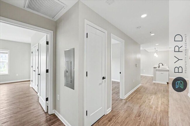 Building Photo - 1420 Ewing Pk Lp