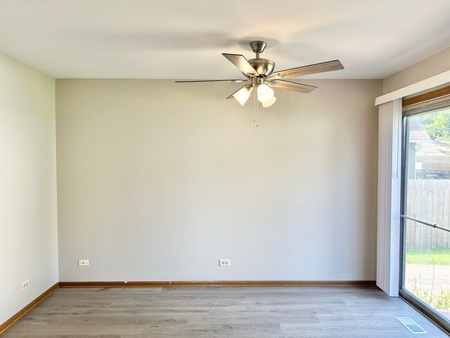 Building Photo - 540 N Crystal Ave