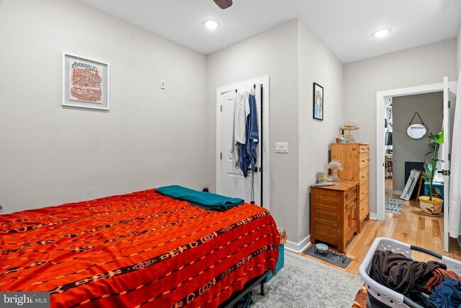 Building Photo - 2234 Master St