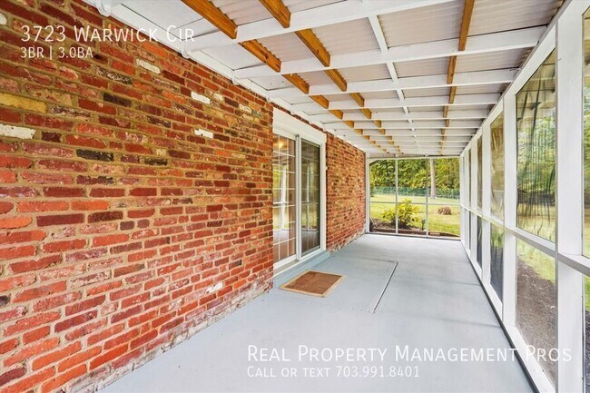 Building Photo - 3723 Warwick Cir