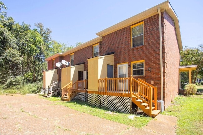 Building Photo - 718 Holder Dr