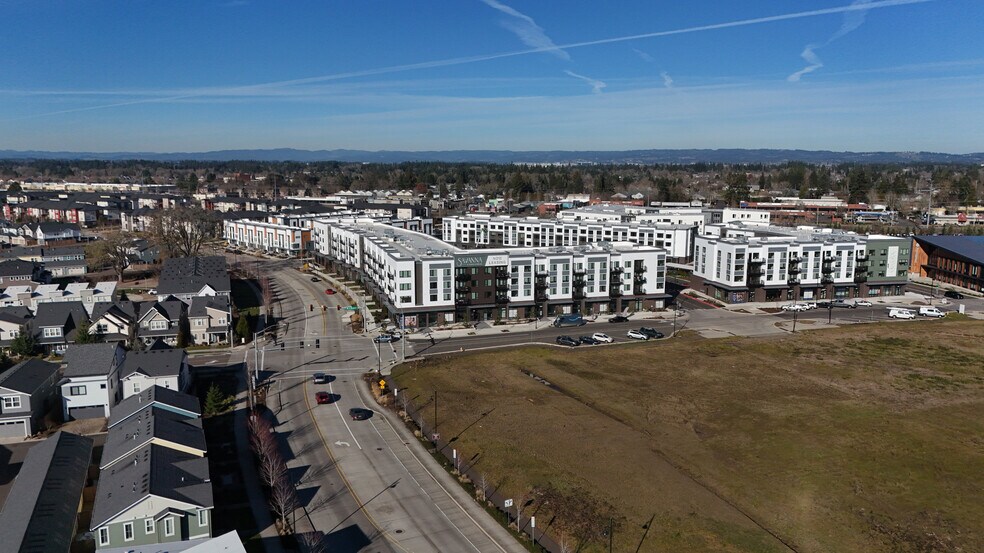 Building Photo - 7447 SE Chinquapin Dr