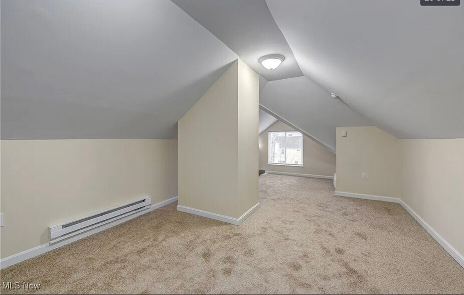 Building Photo - 2085 Chesterland Ave