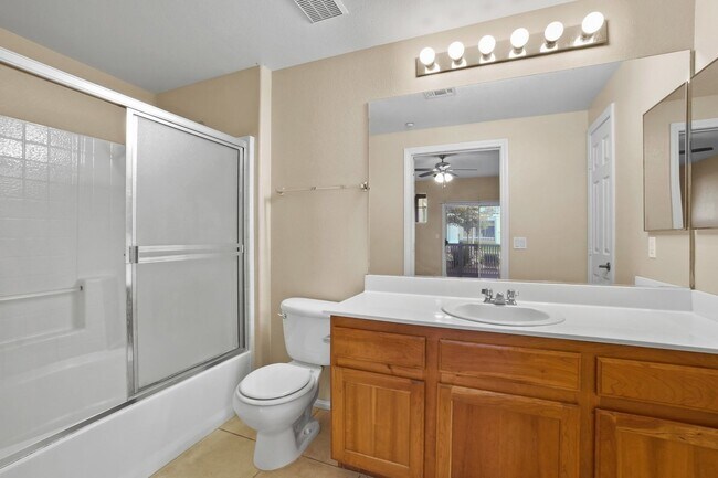Building Photo - 2 Primary Bedrooms in a Gated Northwest Co...