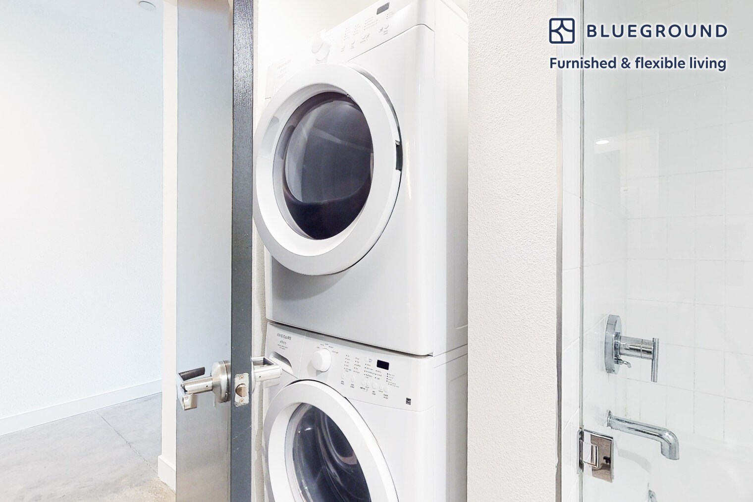 Building Photo - 10810 Palms Blvd