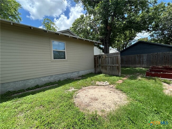 Building Photo - 237 E Garza St