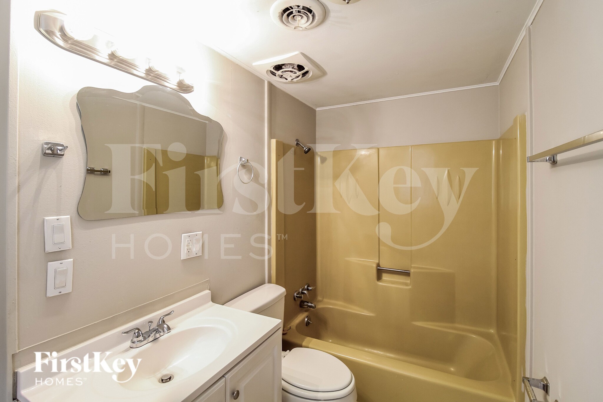 Building Photo - 1052 Adrian Cir SW