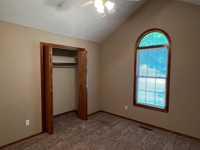 Building Photo - 3 Bedroom with Large Covered Deck in southwest Springfield