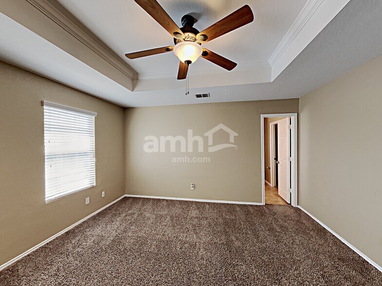 Building Photo - 9247 Pacific Maple