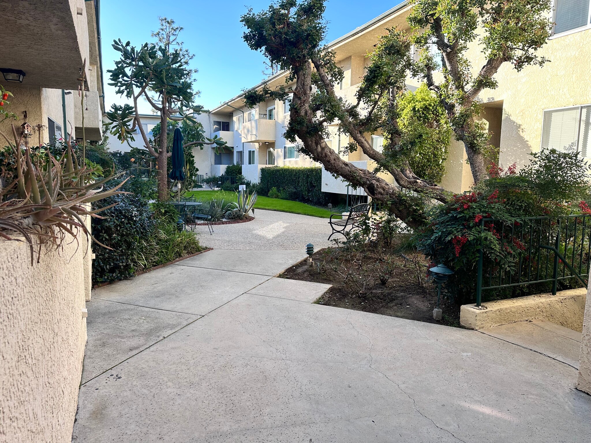 Building Photo - 5328 Newcastle Ave