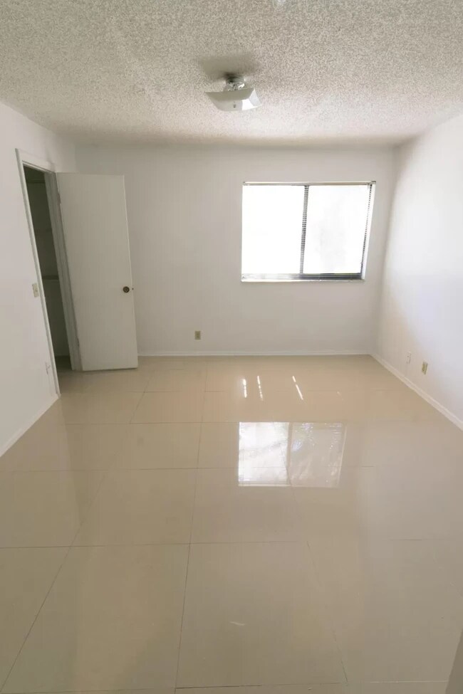 Building Photo - 2986 S University Dr