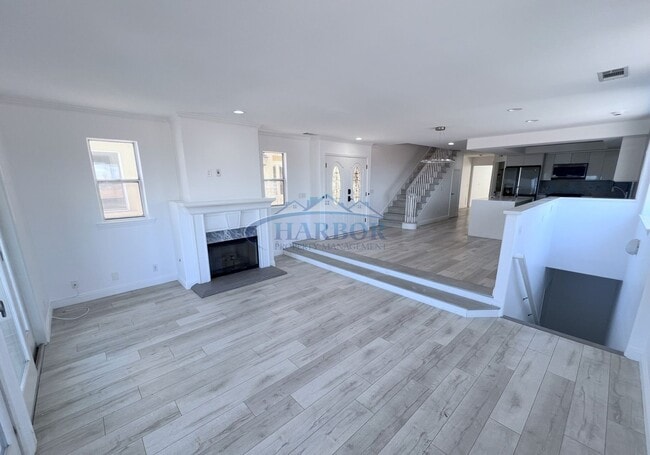 Building Photo - 3507 S Kerckhoff Ave