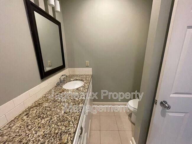 Building Photo - 102 Hargrave Dr