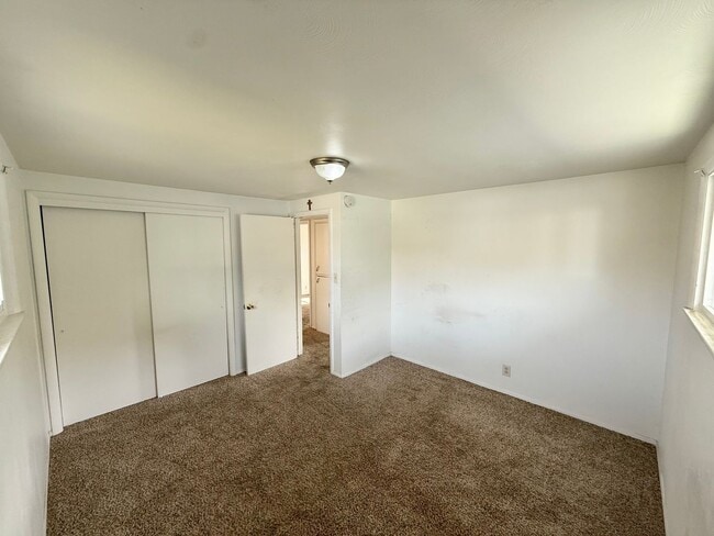 Building Photo - 3 Bedroom, 1 Bath Ranch Home in Northwest Loveland, CO - New Carpet, New Paint, Appliances, Windo...