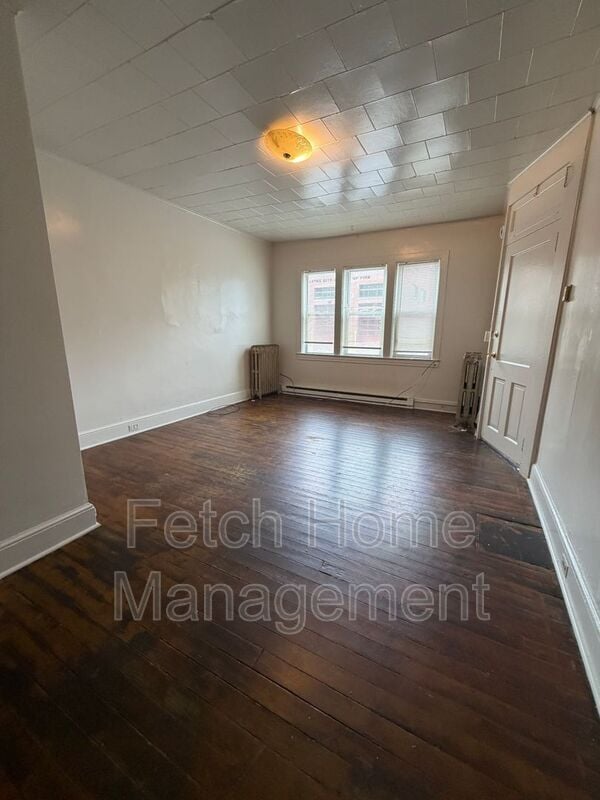 Building Photo - 422 W King St