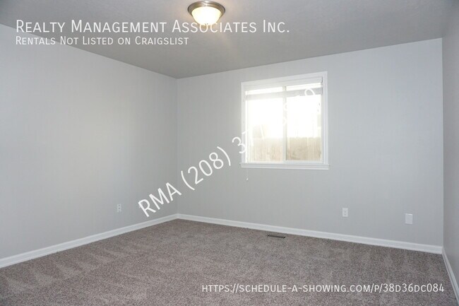 Building Photo - Amazing 3 Bedroom Home in East Nampa