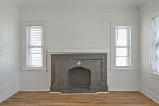 Building Photo - 2209 N Bath Ave