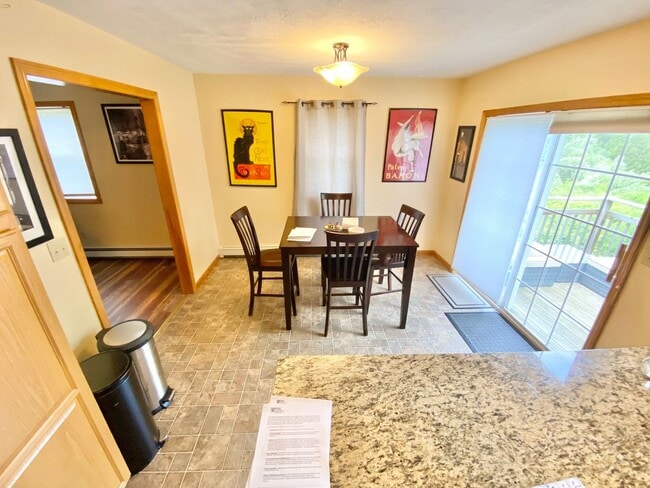 Building Photo - 3 Bedroom Townhome VT Available 8/1!