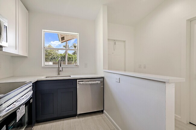 Building Photo - 320 NE 42nd St