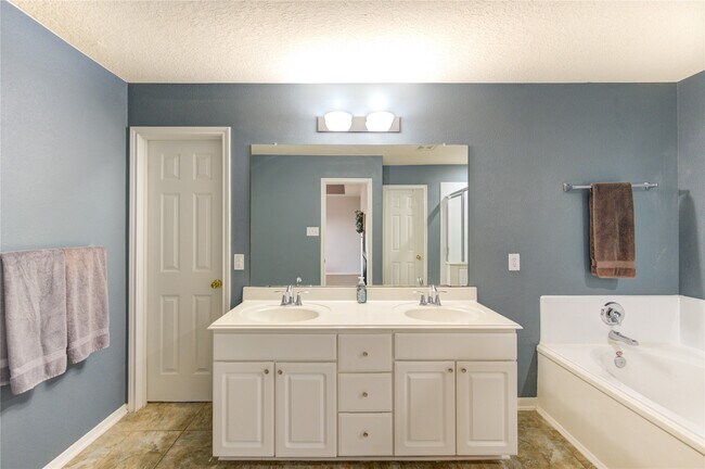 Building Photo - 2351 Urban Forest Ct