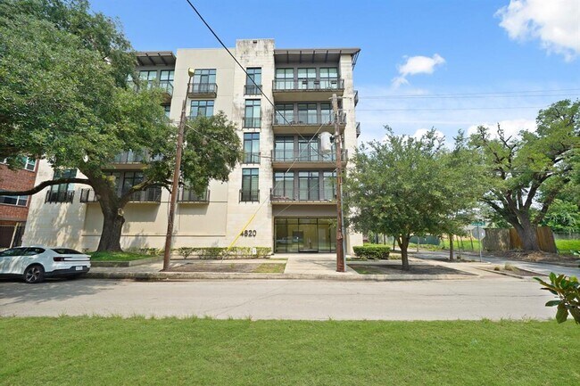 Building Photo - 4820 Caroline St