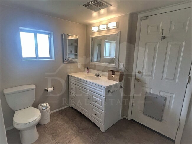 Building Photo - 3122 E Monterosa St