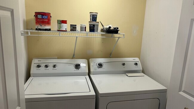 Building Photo - 7866 Old Carriage Ct