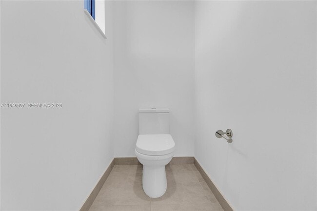 Building Photo - 10890 Shore St