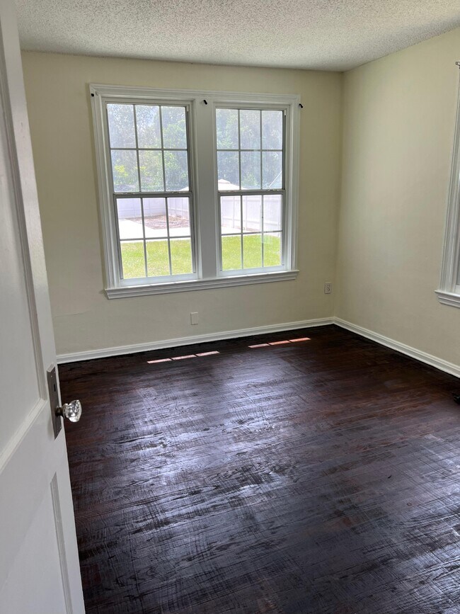 Building Photo - 2704 Spring Park Rd